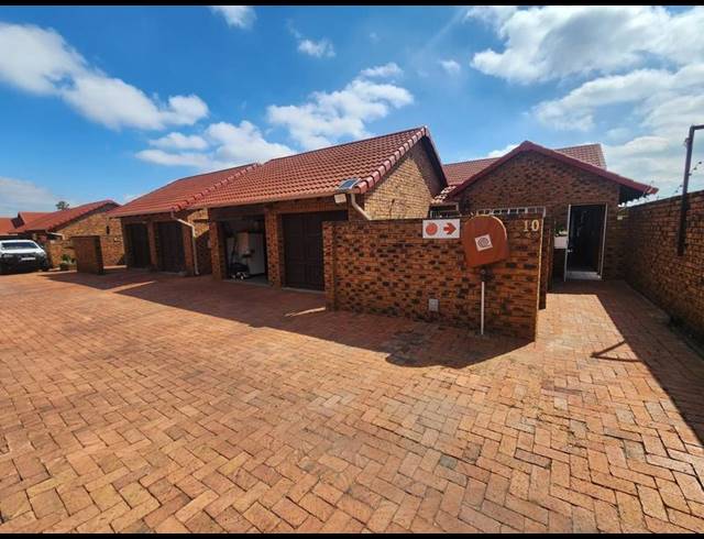 3 BEDROOM TOWNHOUSE FOR SALE IN RANDHART